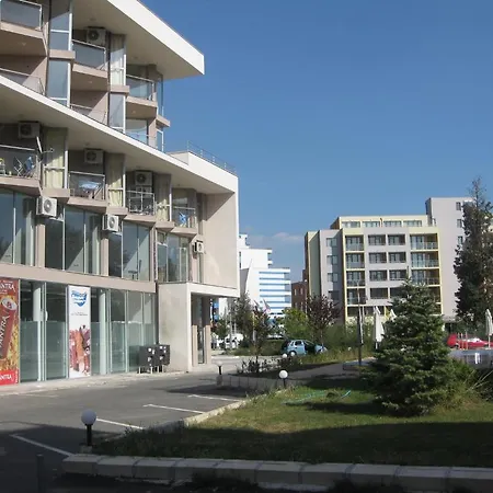 Apartcomplex Perla 2* ساني بيتش