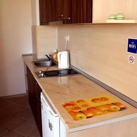 Apartcomplex Perla شقة فندقية 2*