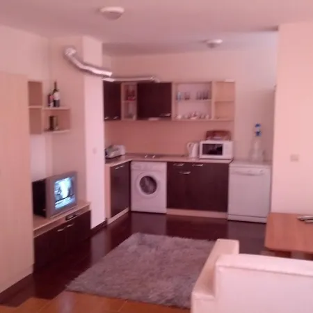Apartcomplex Perla 2* ساني بيتش